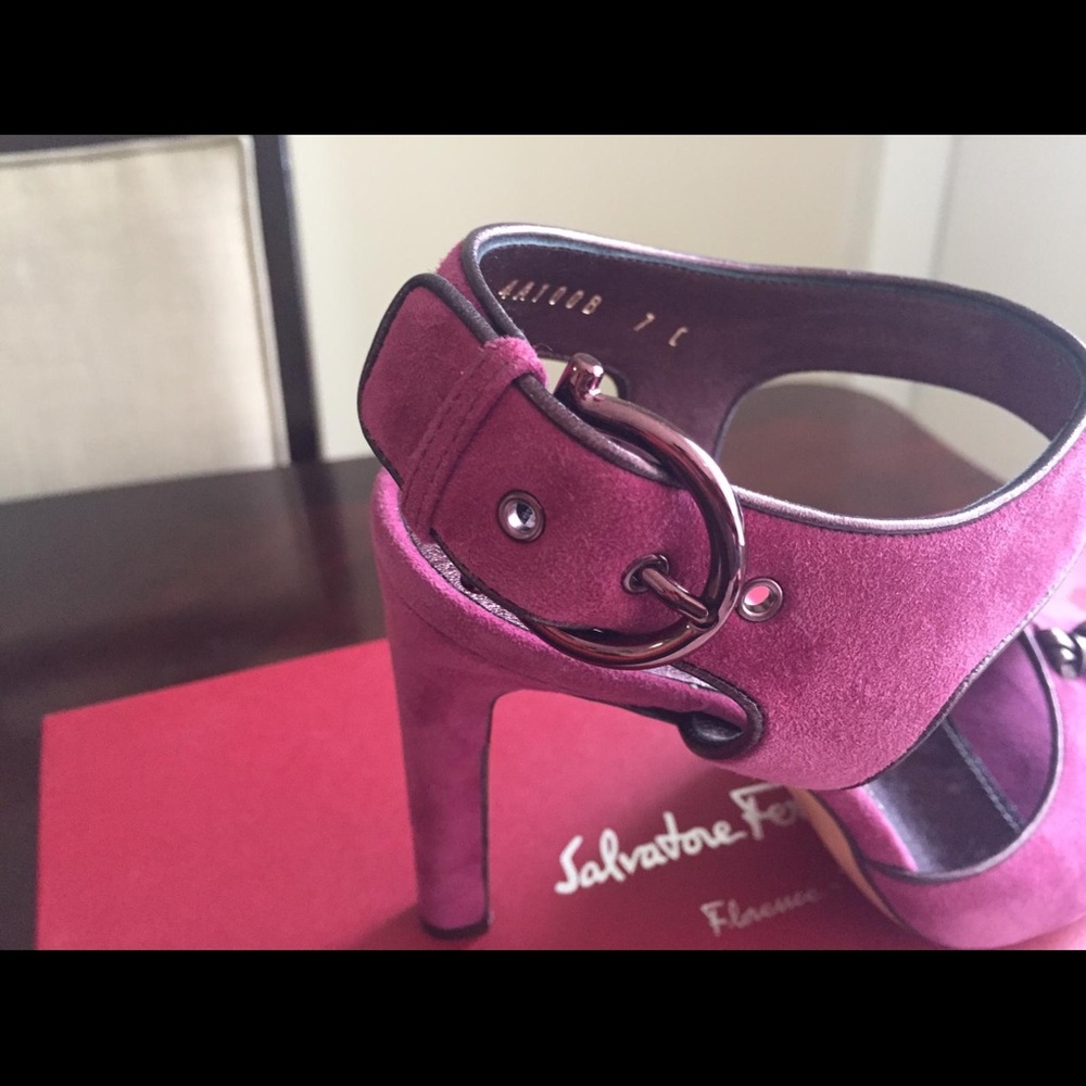 Shoes - Picture 5 of 6